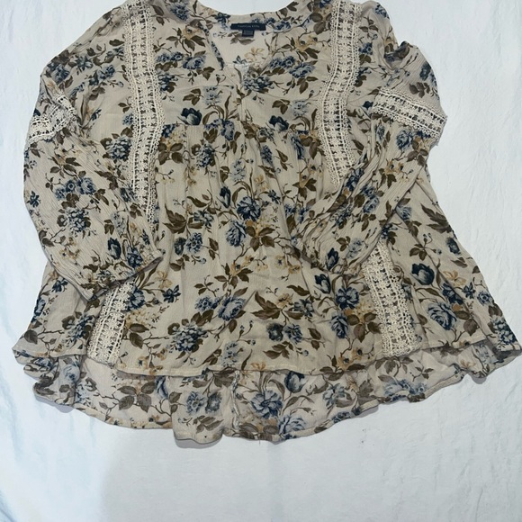 American Eagle Outfitters Tops - American Eagle Outfitters Cream Ruffled Long Sleeve Blouse